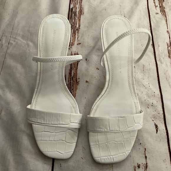 ZARA ALLIGATOR EMBOSSED WHITE STRAPPY HEELED SANDALS - Picture 2 of 9